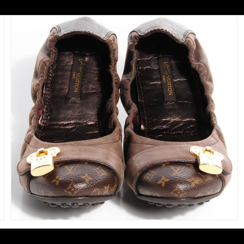 LOUIS VUITTON MONOGRAM LEATHER LUCKY BALLERINA SIZE 7US WITH BOX AND DUST BAGS